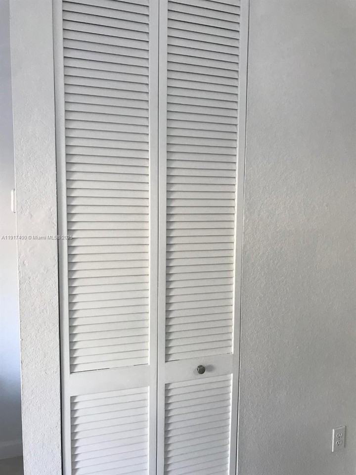 3355 Northeast 13th Circle Drive #3355-10728 - Photo 4 of 38