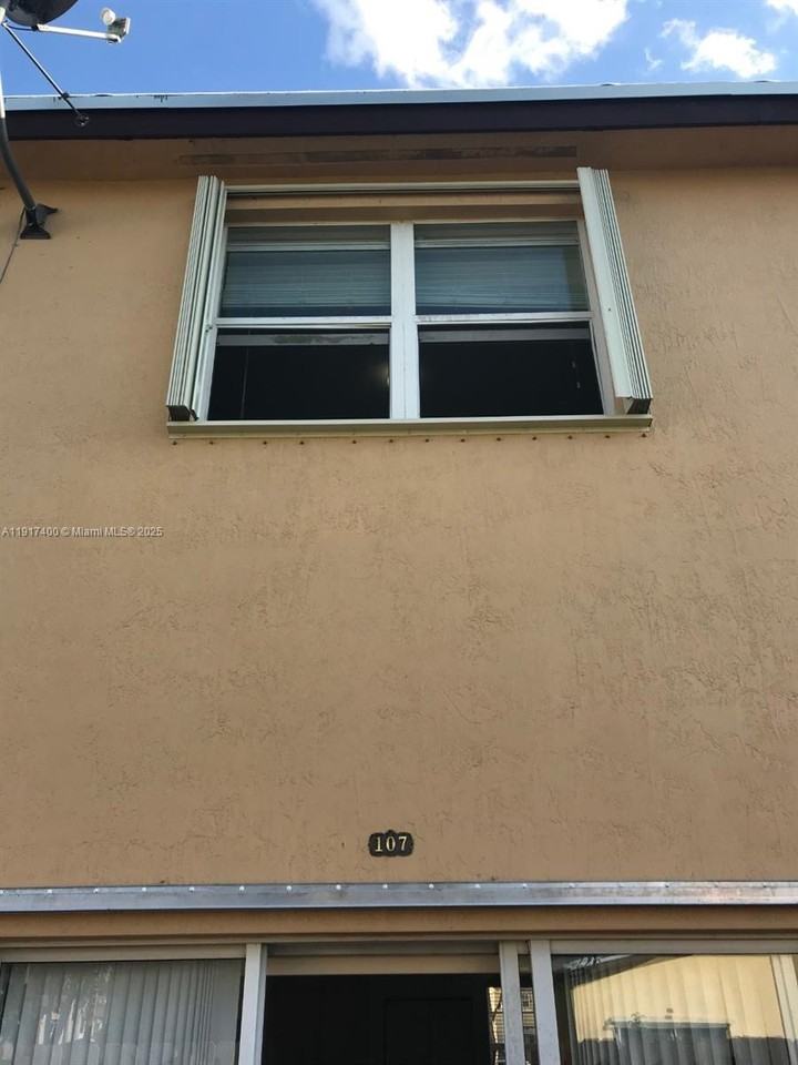 3355 Northeast 13th Circle Drive #3355-10728 - Photo 7 of 38