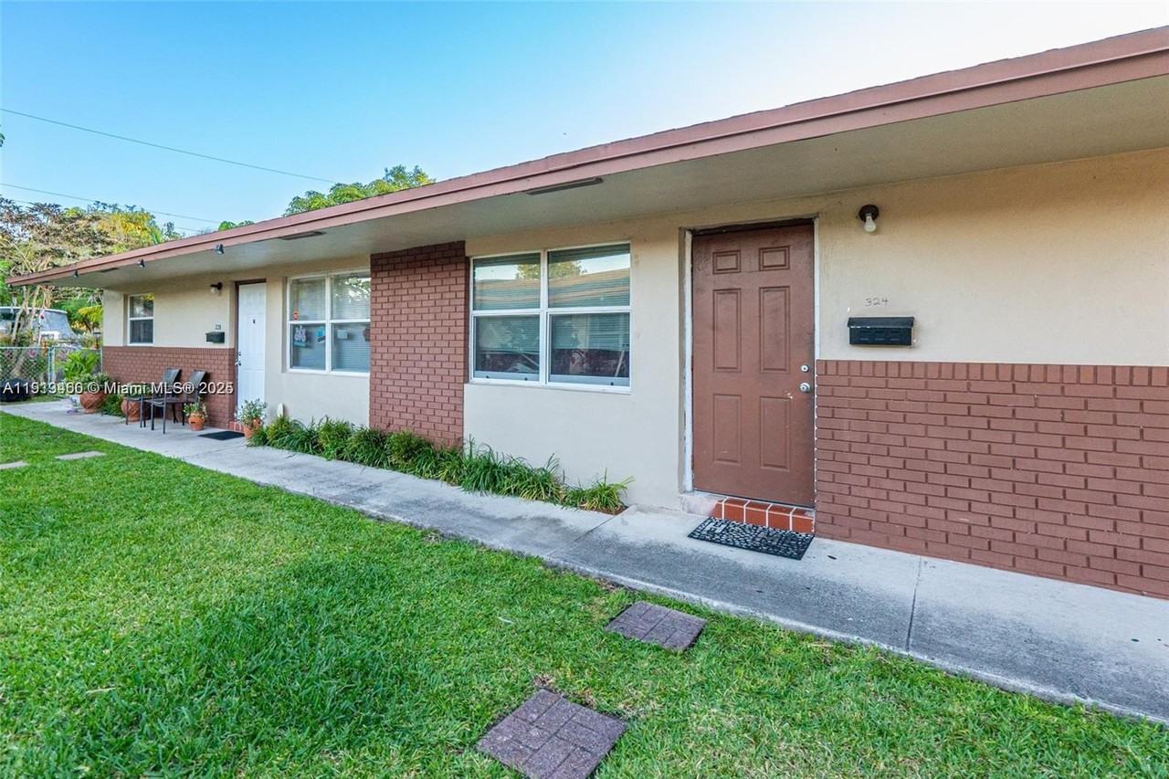 324 Northeast 44th Street #324-324 - Photo 3 of 4