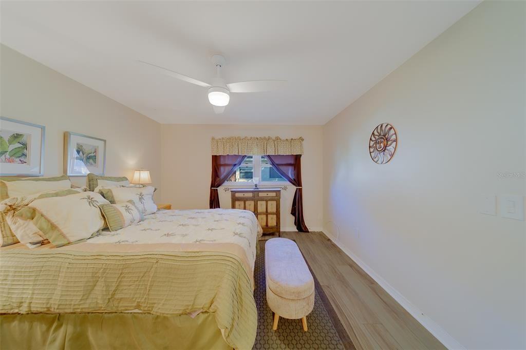 13827 Mission Oaks Boulevard #13827 - Photo 2 of 50