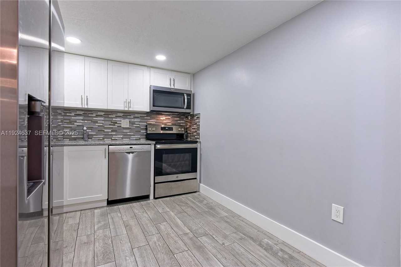 1655 Ne 115th St #16557B - Photo 2 of 17