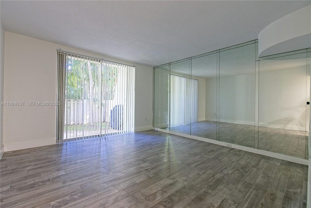 1655 Ne 115th St #16557B - Photo 3 of 17