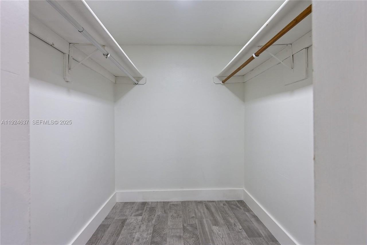 1655 Ne 115th St #16557B - Photo 5 of 17