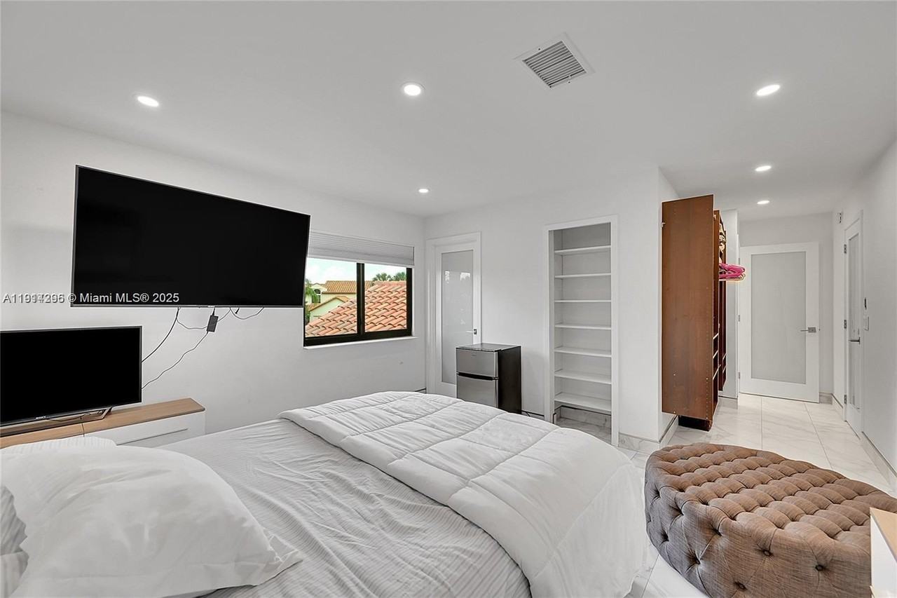 18578 Woodstream Drive #18578 - Photo 6 of 43