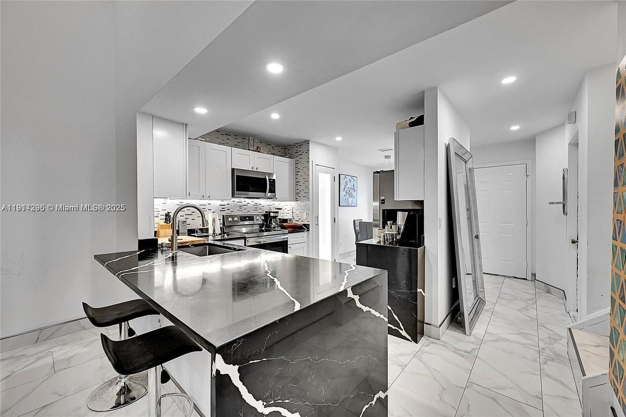 18578 Woodstream Drive #18578 - Photo 7 of 43