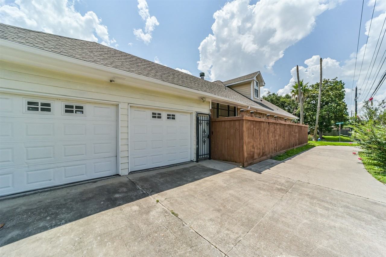 9660 Fairdale Lane #9660 - Photo 5 of 41