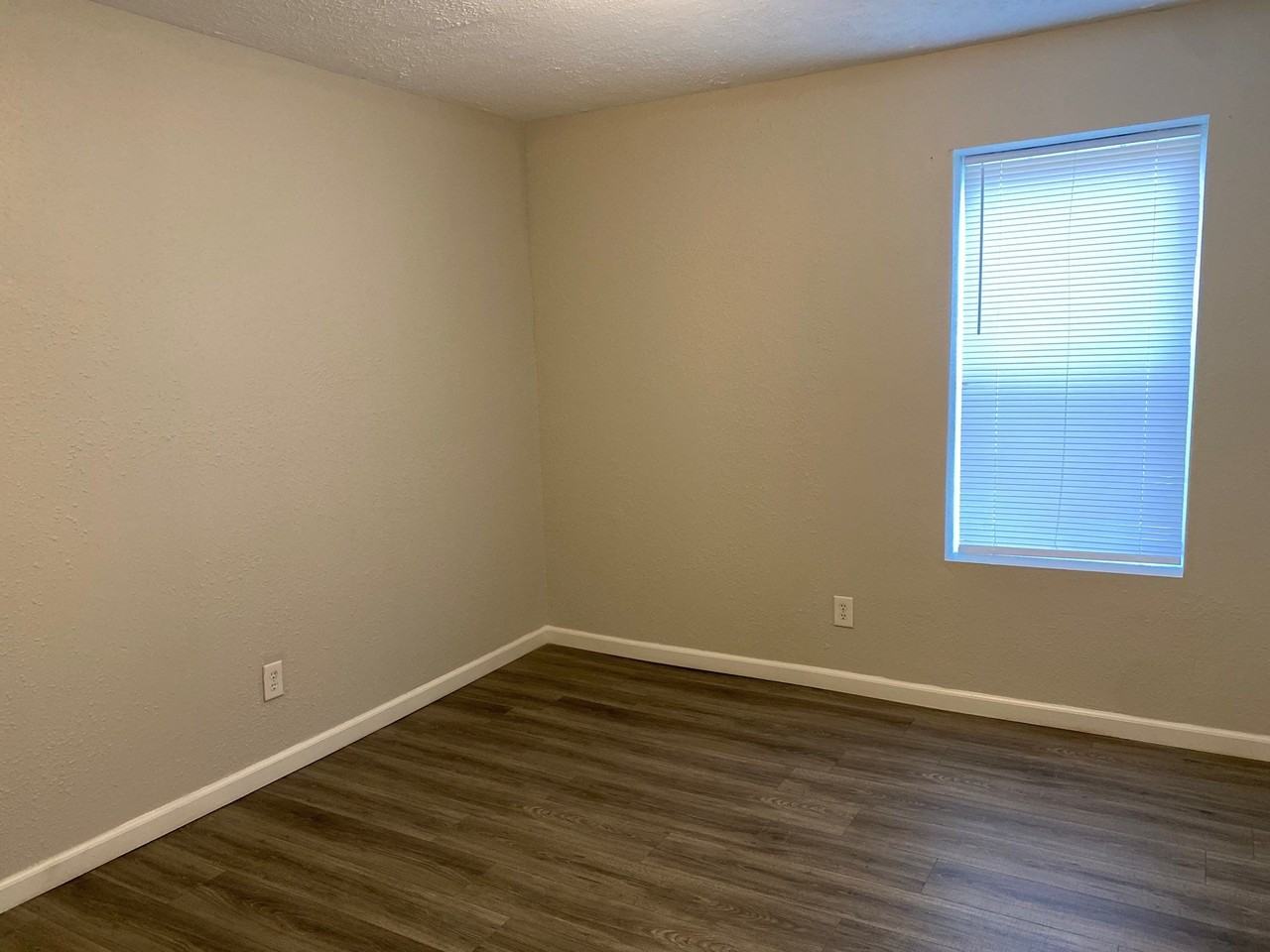 29 Camelot Cove #4 - Photo 5 of 8