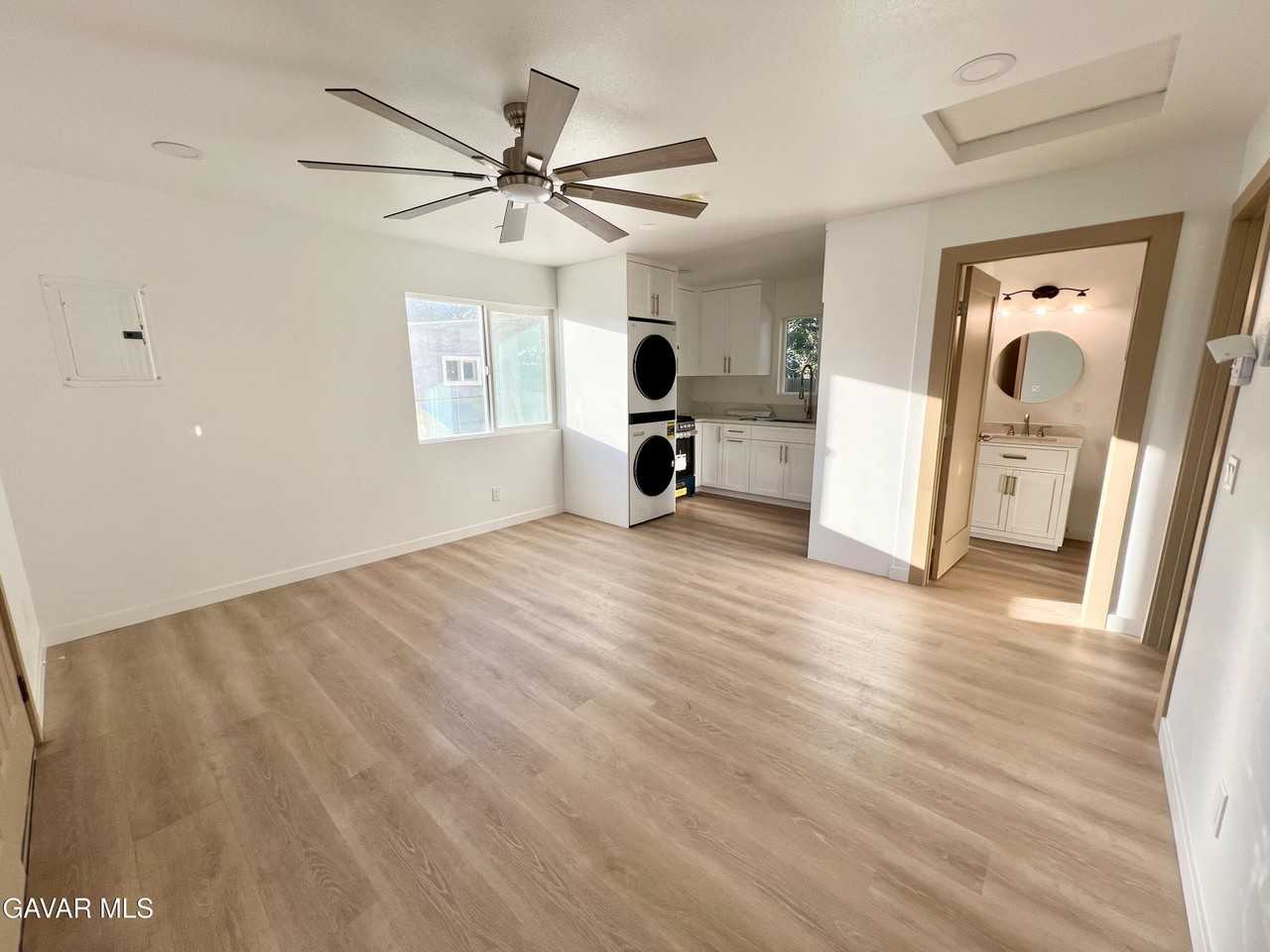 1133 Geraldine Avenue #1133B - Photo 6 of 29