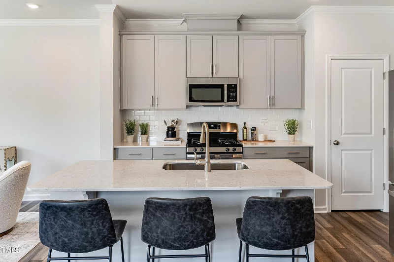 282 Peebles Drive - Photo 3 of 13