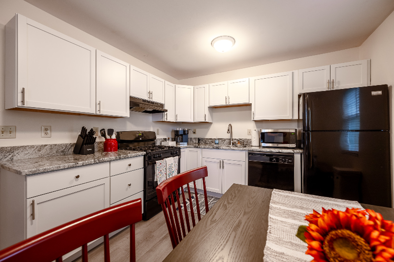 1310 S Woodlawn Ave - Photo 5 of 20