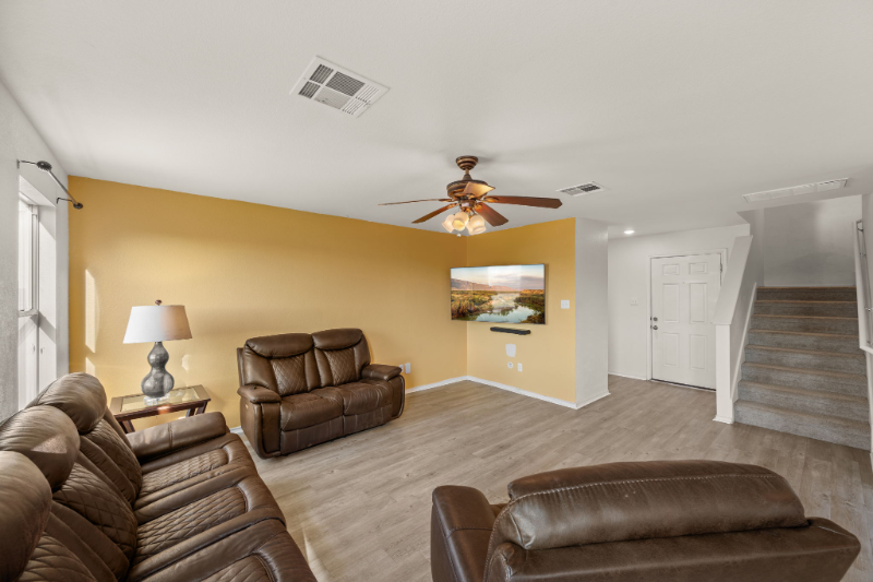 1189 Shadow Creek Boulevard - Photo 5 of 20