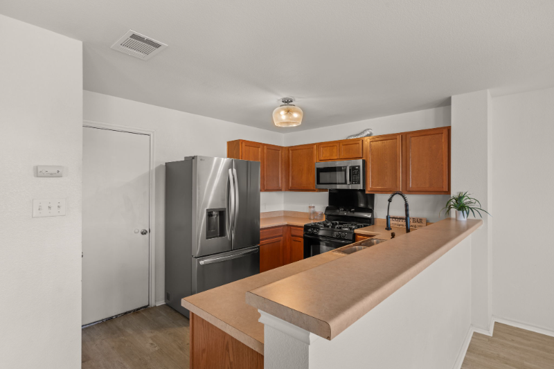 1189 Shadow Creek Boulevard - Photo 7 of 20