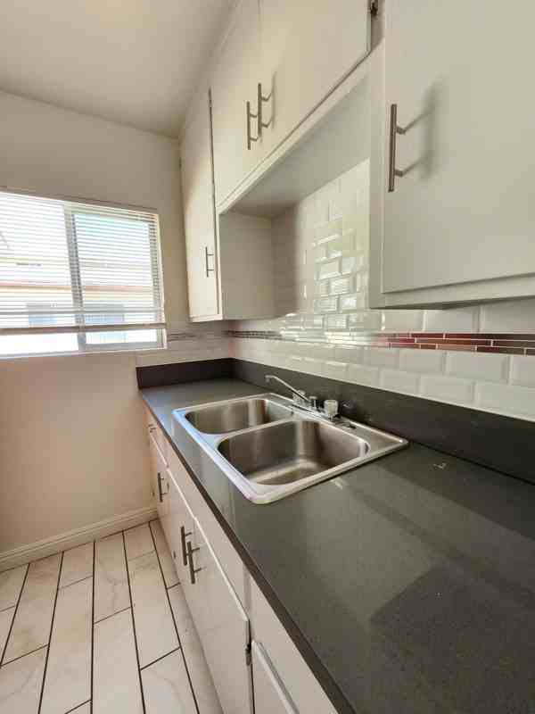 18546 Clark St - Photo 5 of 13