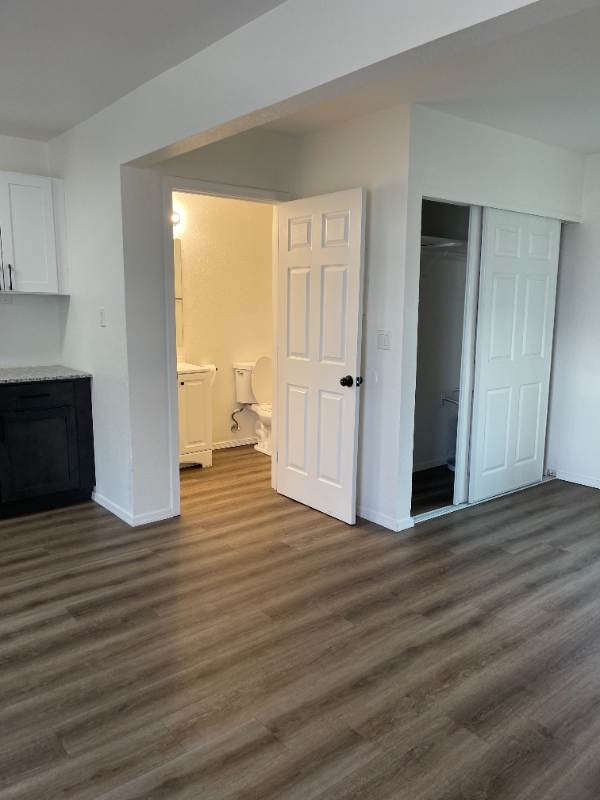 601 North Cameron Avenue #6 - Photo 2 of 5