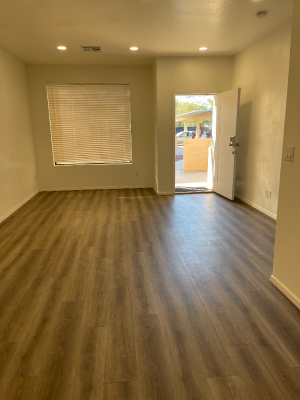 515 E 6th St #2 - Photo 2 of 16