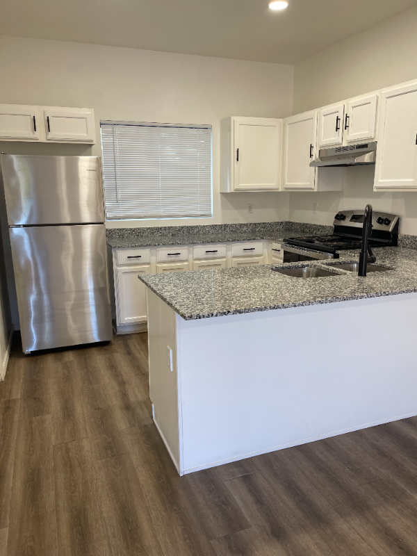 515 E 6th St #2 - Photo 5 of 16