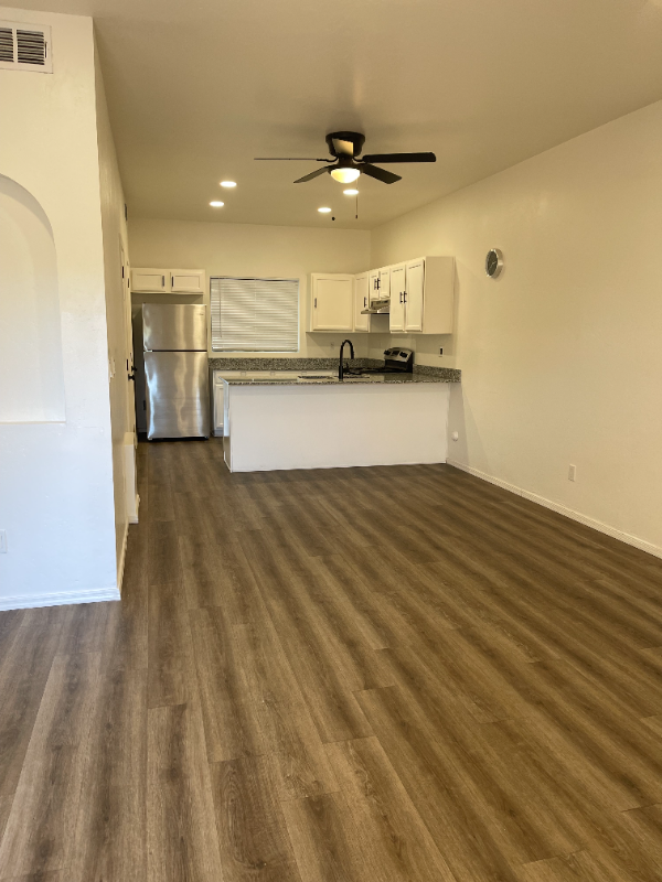 515 E 6th St #2 - Photo 6 of 16