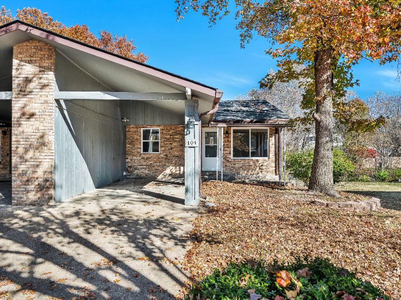 104 Britanna Drive - Photo 2 of 20