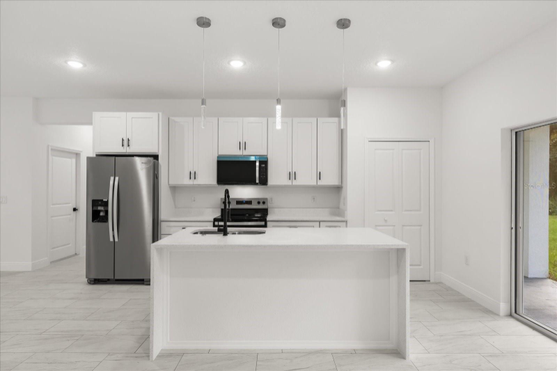 540 East Elgrove Drive - Photo 4 of 20