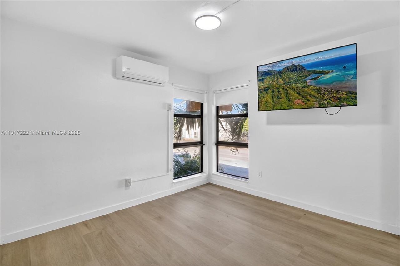 1600 Southwest 42nd Avenue #1600-7 - Photo 3 of 20