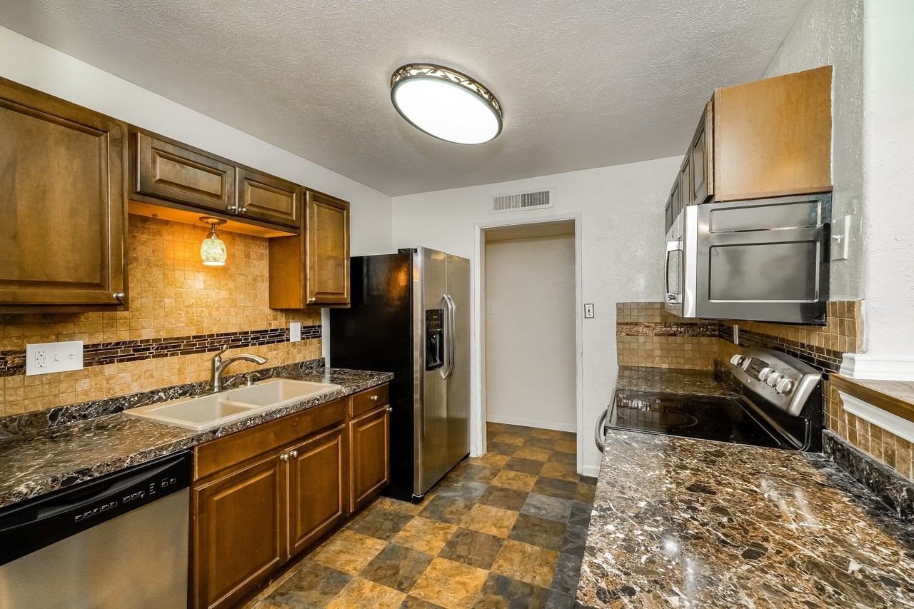 2850 Canary Ln #2850 - Photo 2 of 16