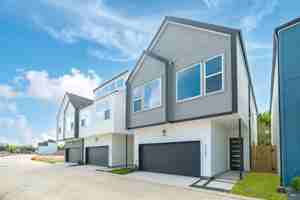 featured image of 7707 Inwood Grove Ln #7707