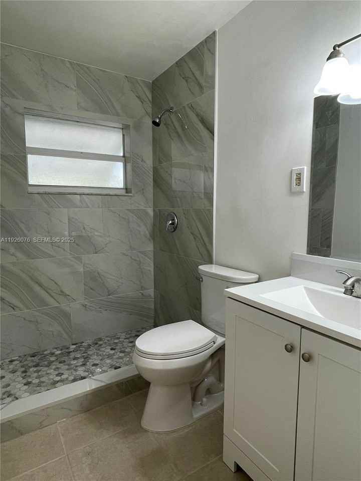 501 Azalea Ave #501A - Photo 3 of 6