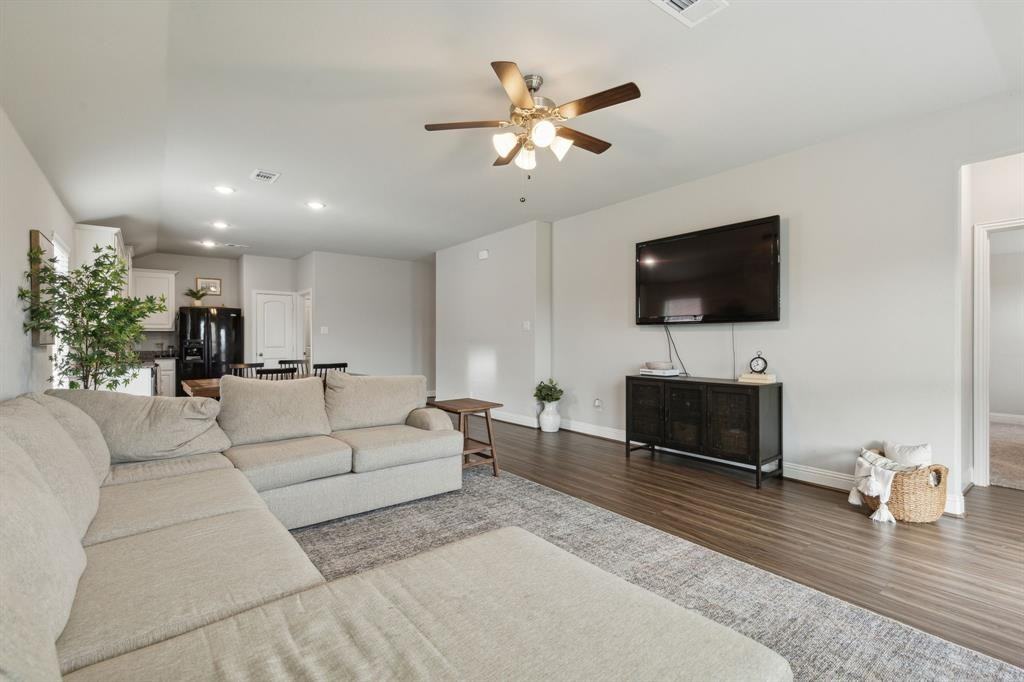 1424 Warringwood Dr #1424 - Photo 4 of 25