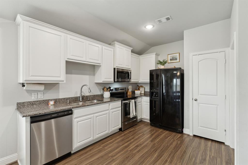 1424 Warringwood Dr #1424 - Photo 5 of 25