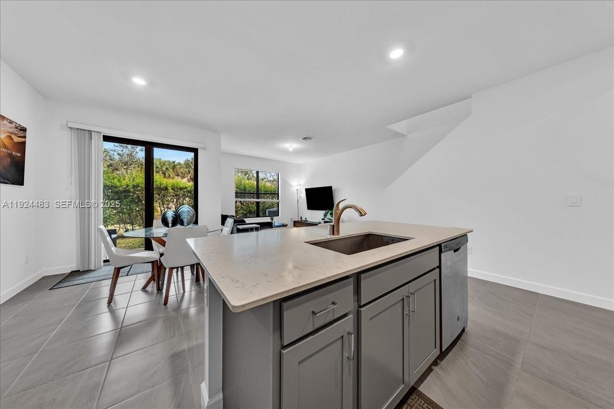 1004 Willow Place #1004 - Photo 2 of 40