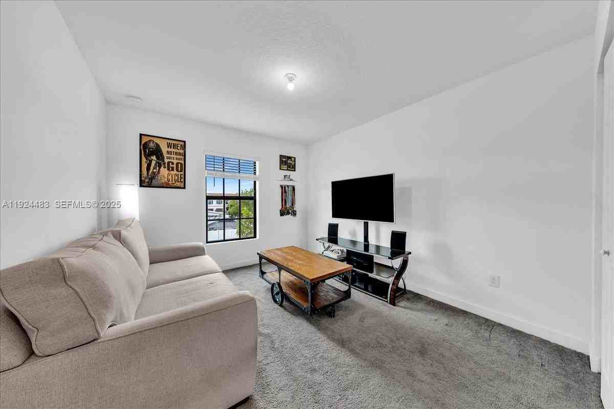 1004 Willow Place #1004 - Photo 4 of 40