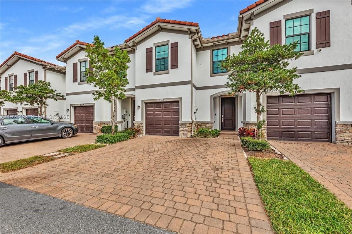 1004 Willow Place #1004 - Photo 5 of 40