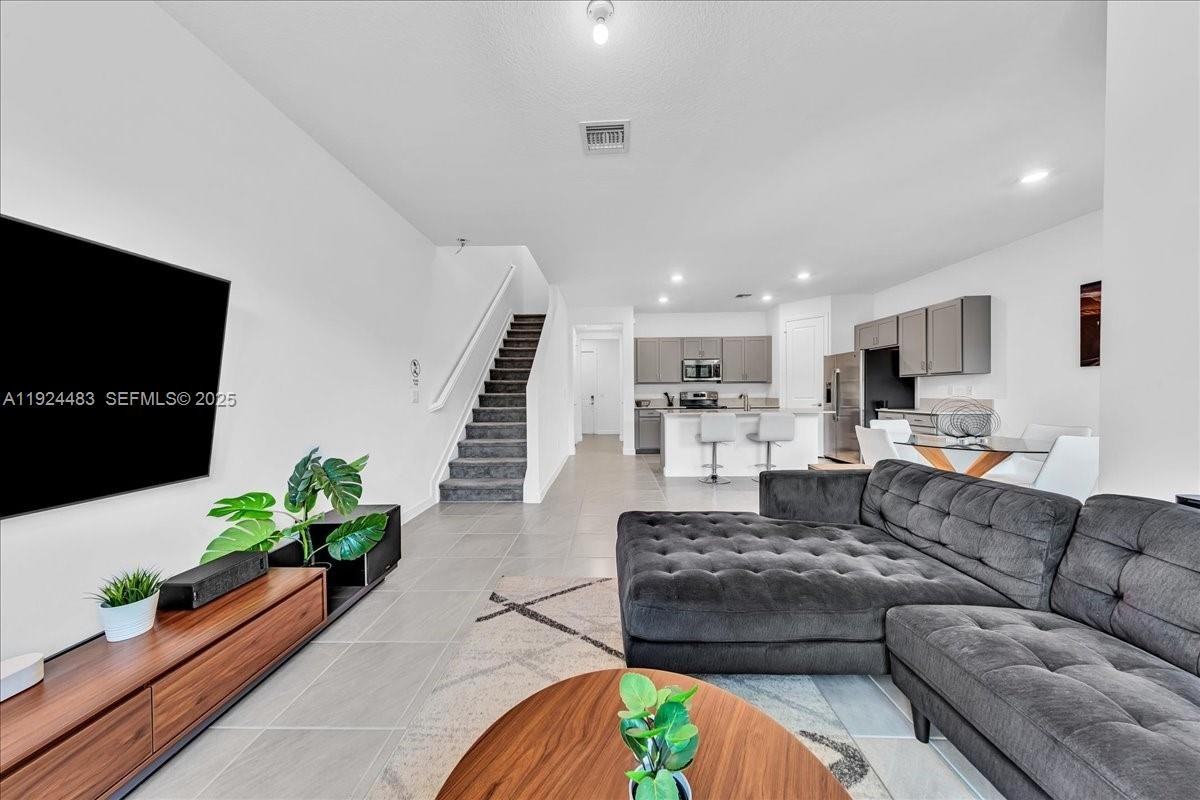 1004 Willow Place #1004 - Photo 6 of 40