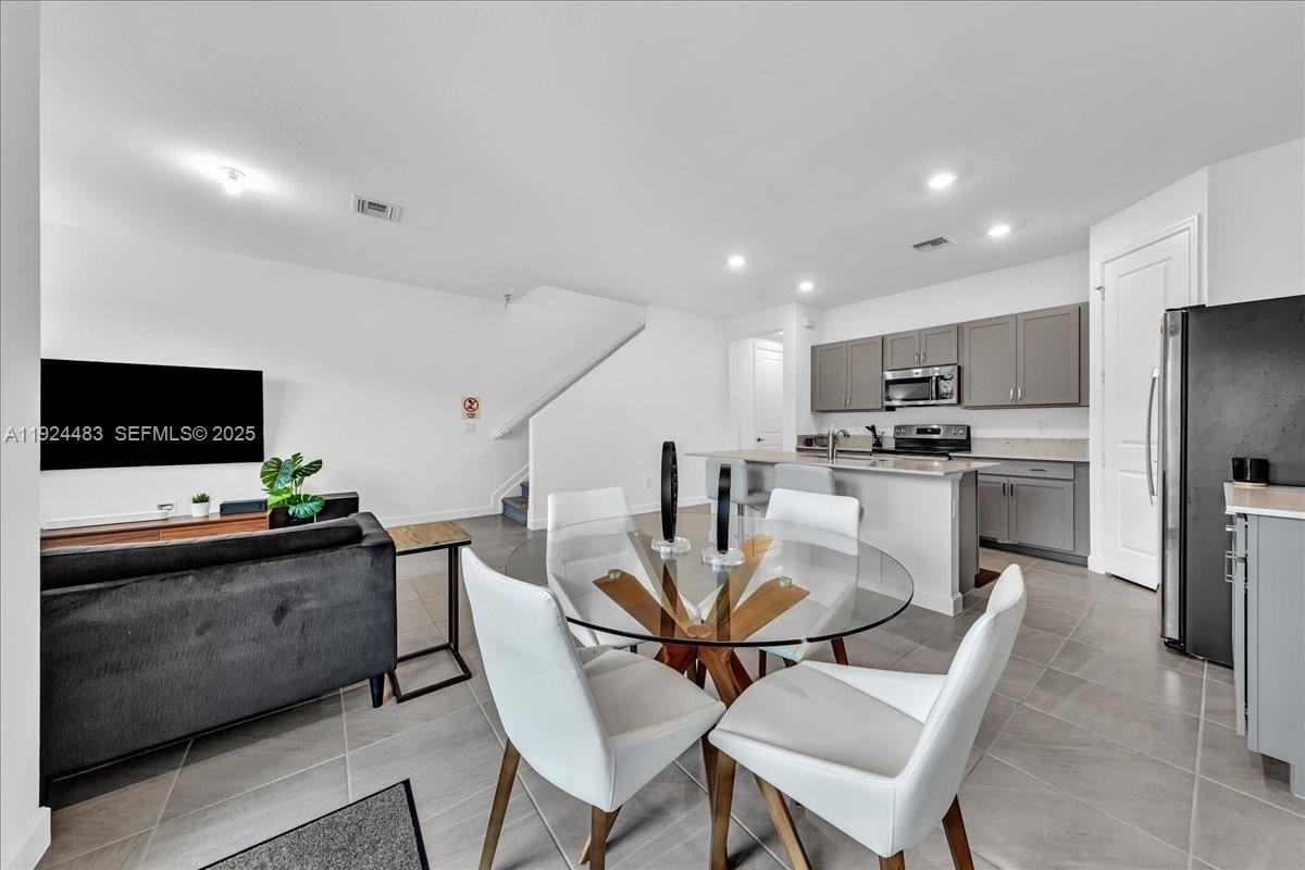 1004 Willow Place #1004 - Photo 7 of 40