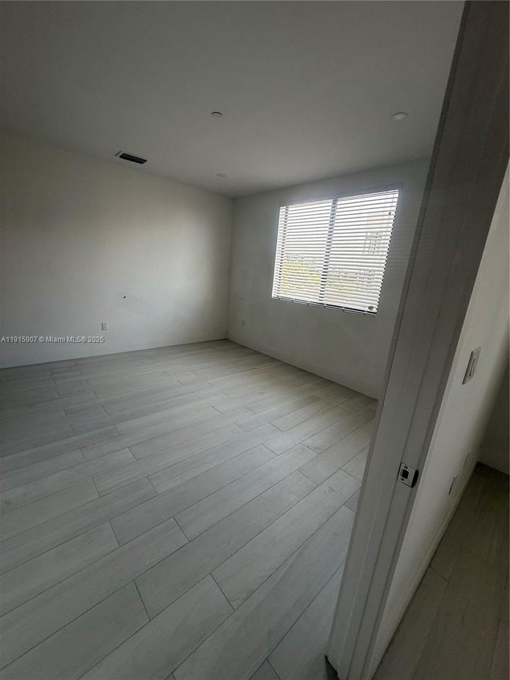 909 East 24th Street