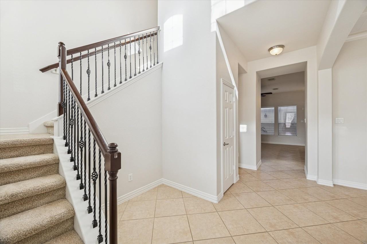 9206 Sunlight Oak Ln #9206 - Photo 6 of 30