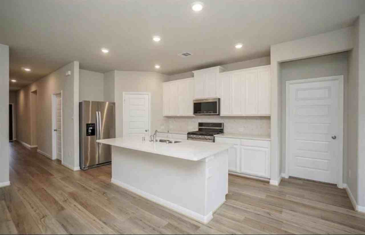 21607 Blue Sapphire Ct #21607 - Photo 5 of 32