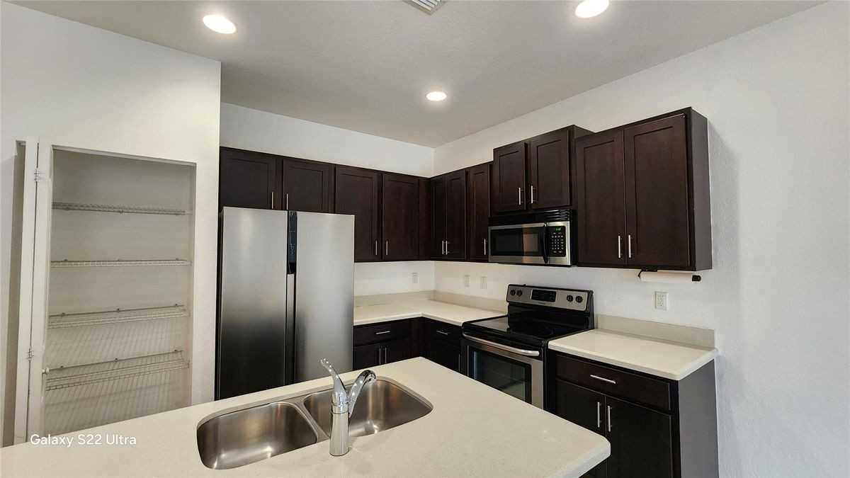 3364 NW 10th Ave - Photo 2 of 21