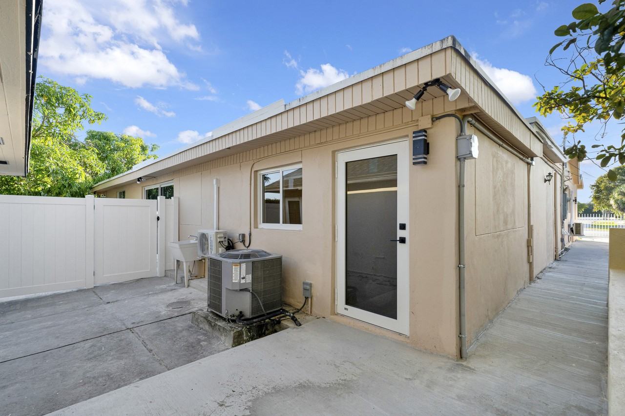 4701 Southwest 104th Court #3 - Photo 3 of 9