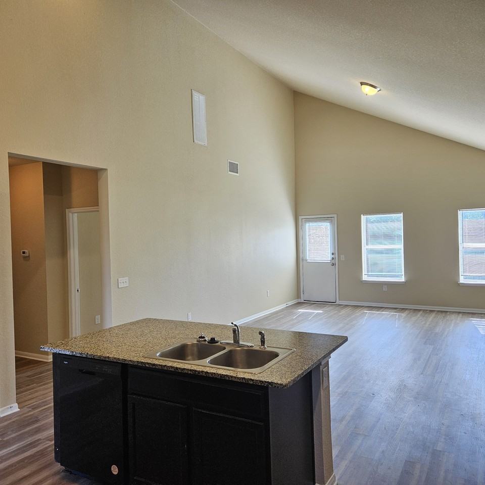 727 Luna Vista Drive #1 - Photo 4 of 10