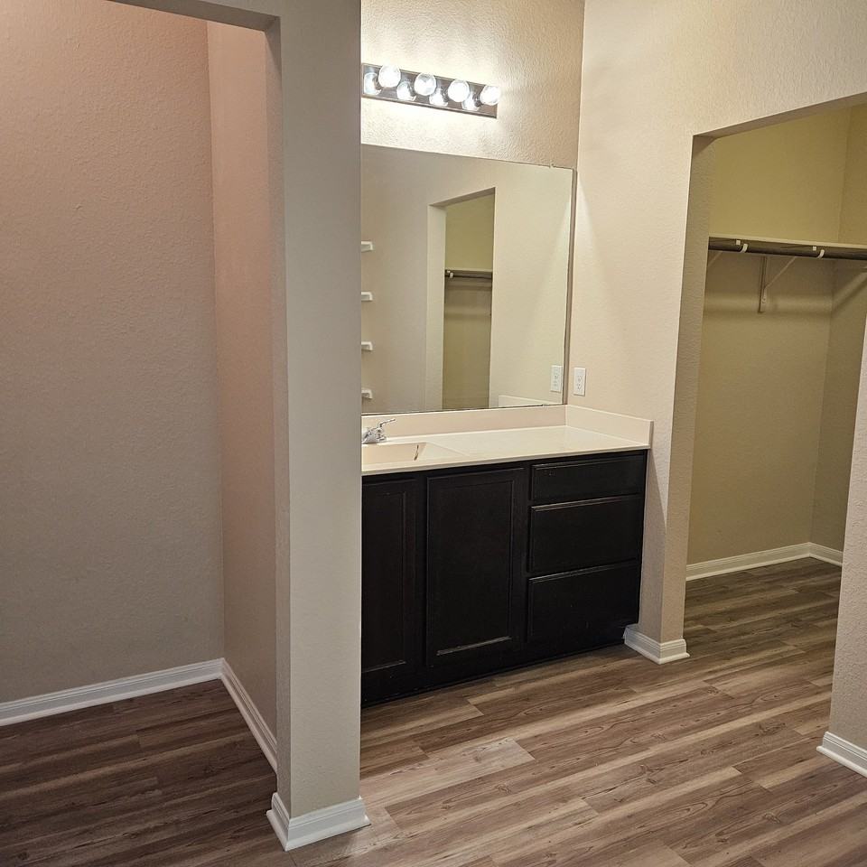 727 Luna Vista Drive #1 - Photo 5 of 10