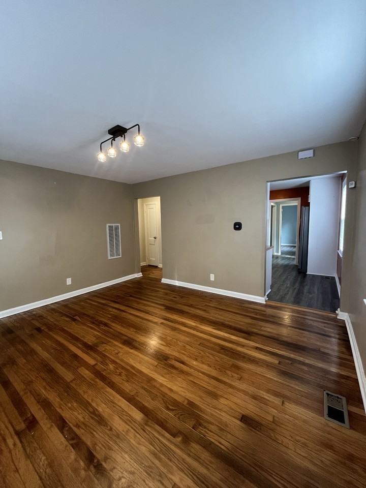 2900 Peronne Avenue #1 - Photo 5 of 31