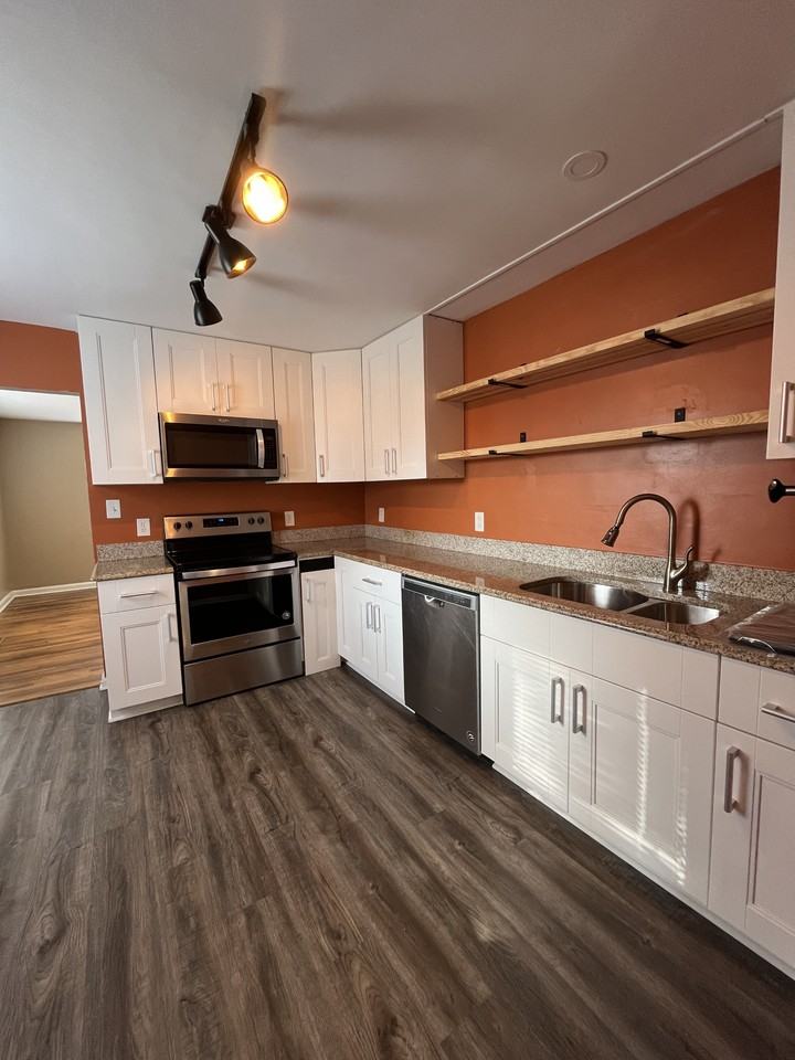 2900 Peronne Avenue #1 - Photo 7 of 31