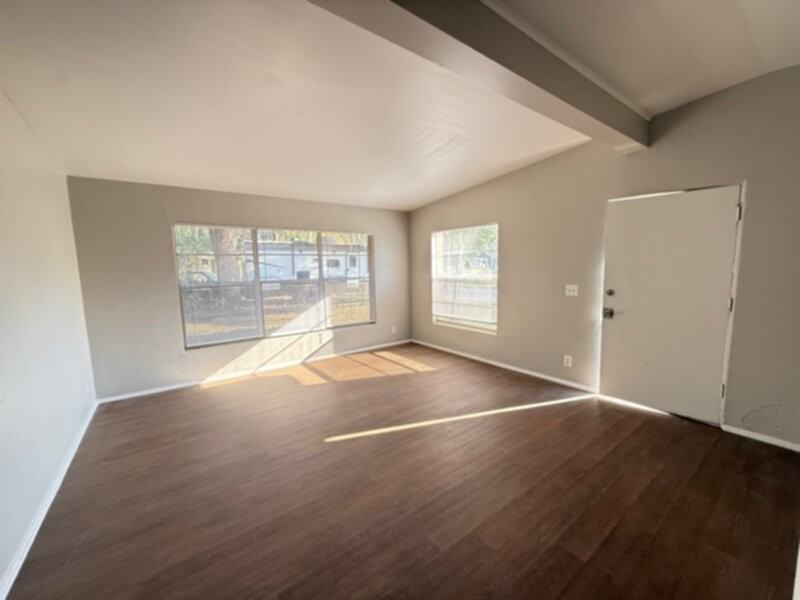 719 Baywood Dr - Photo 2 of 12