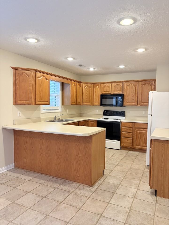 338 Catalpa Circle #NA - Photo 4 of 20