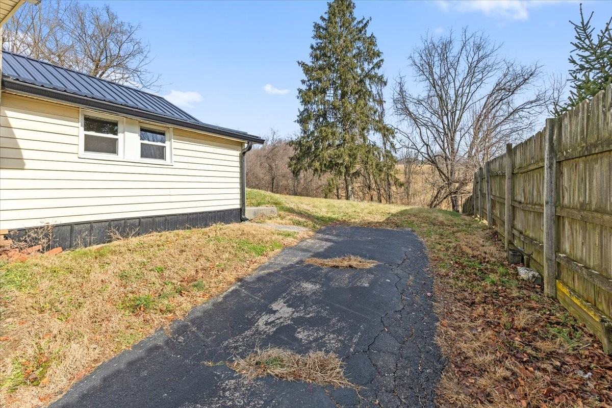 1471 E State St #NA - Photo 5 of 23