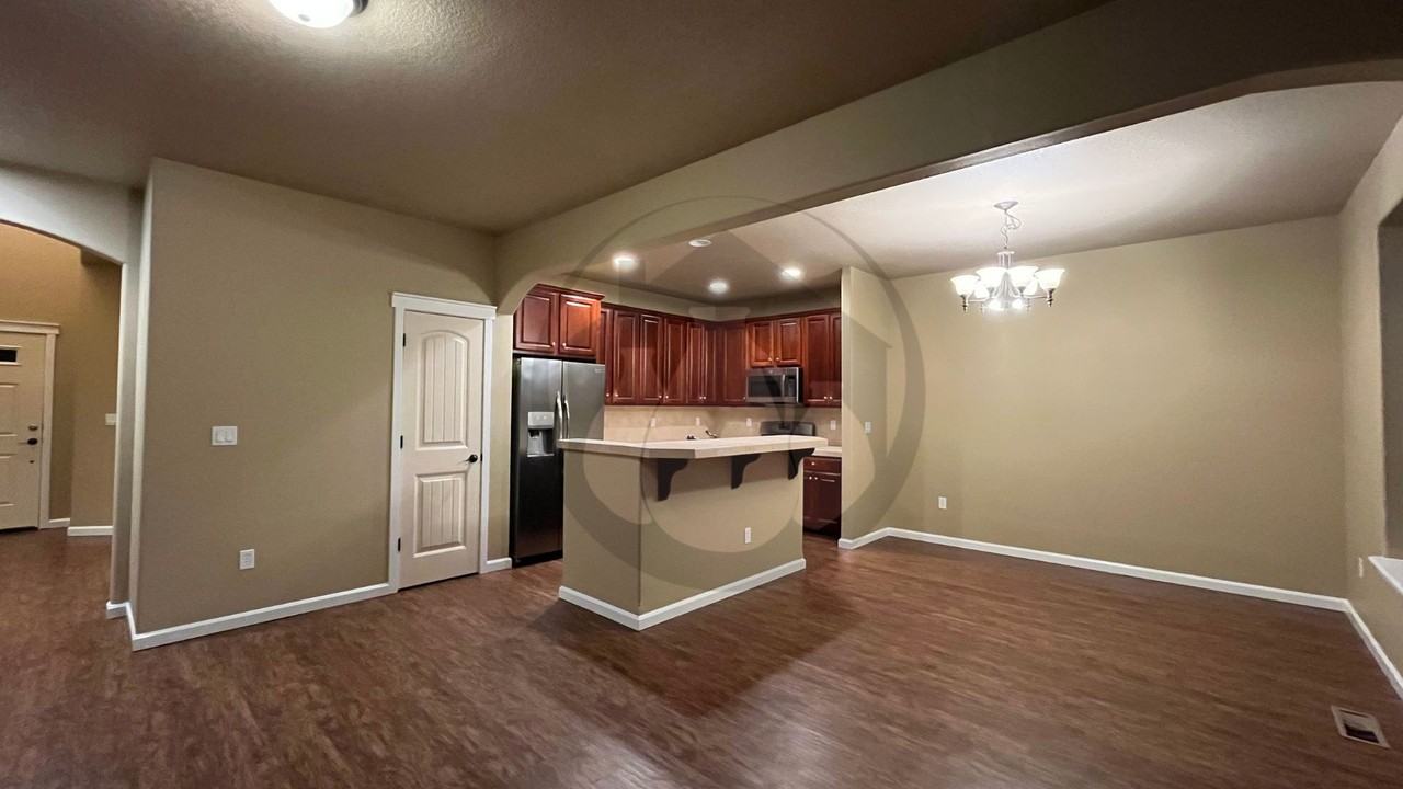 841 Crouchen St Nw - Photo 3 of 5