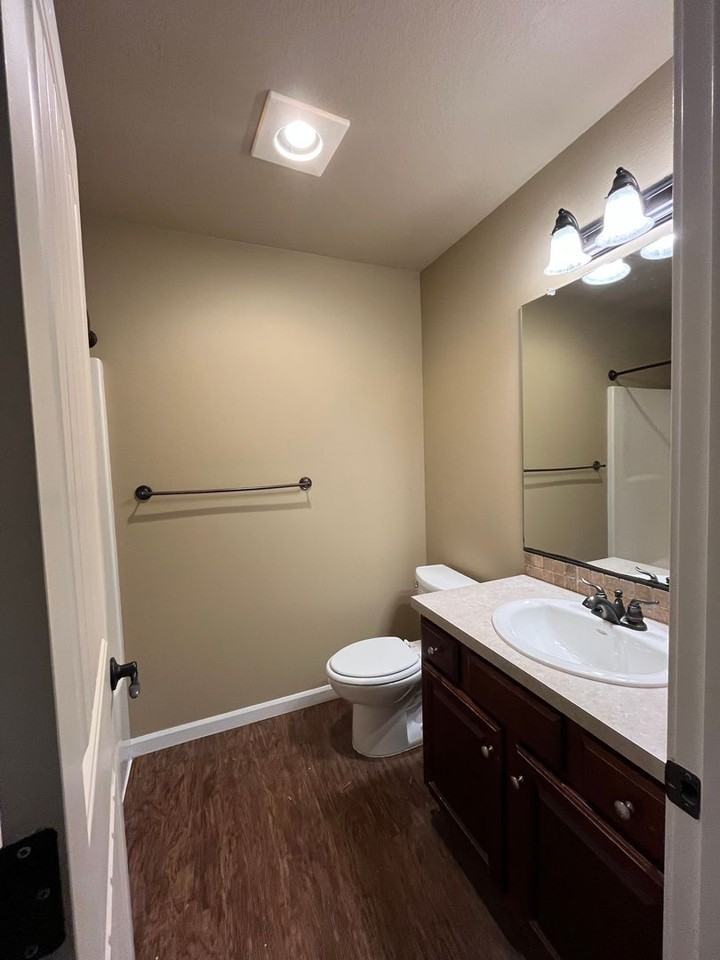 841 Crouchen St Nw - Photo 4 of 5