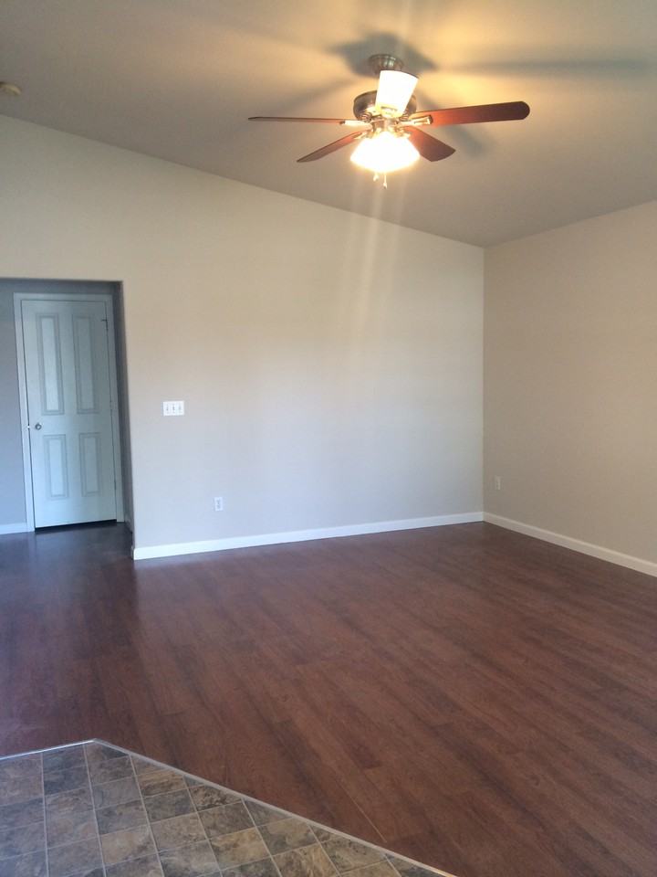 497 E Baldwin St #NA - Photo 2 of 7