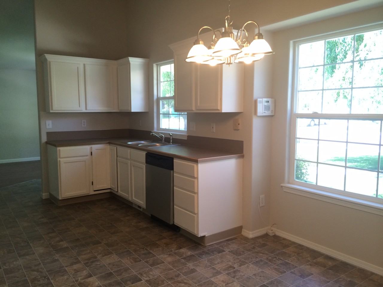 497 E Baldwin St #NA - Photo 3 of 7